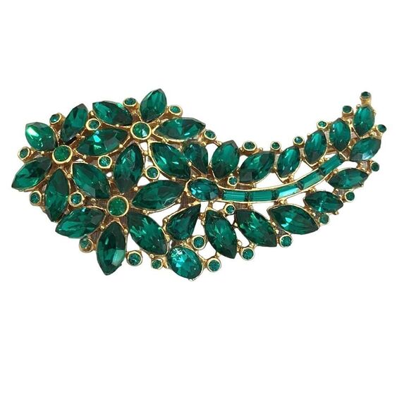 Vintage green rhinestone leaf pin. Juliana style - Picture 2 of 3